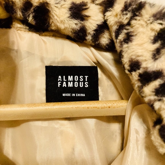 COME UP FASHIONISTA: Almost Famous faux fur cheetah print crop jacket. Medium. - Picture 5 of 6